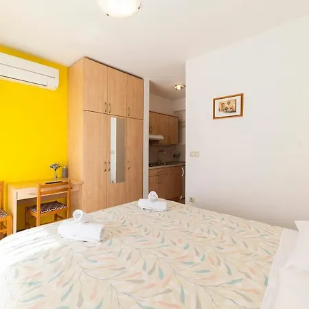 Irena Guest house