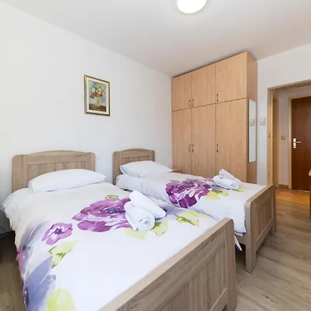 Guest house Irena 3*