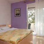 Irena Pensión 3*