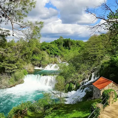 Irena Πανσιόν