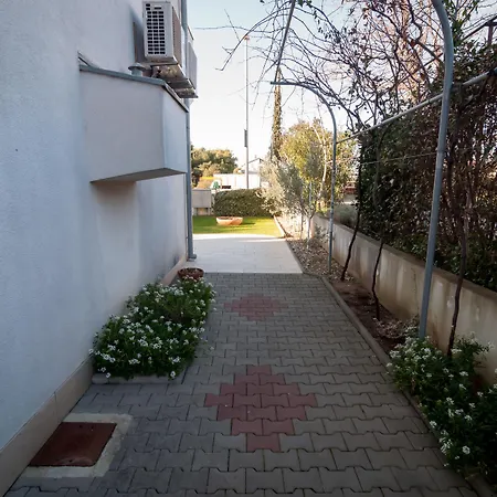 Irena Πανσιόν