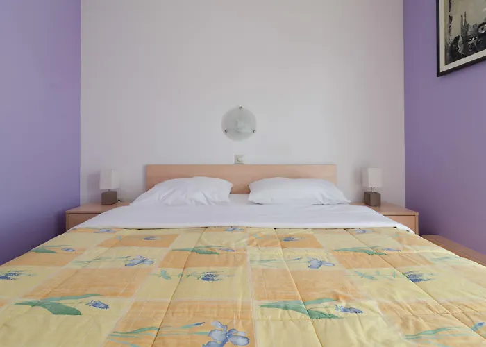 Irena Πανσιόν