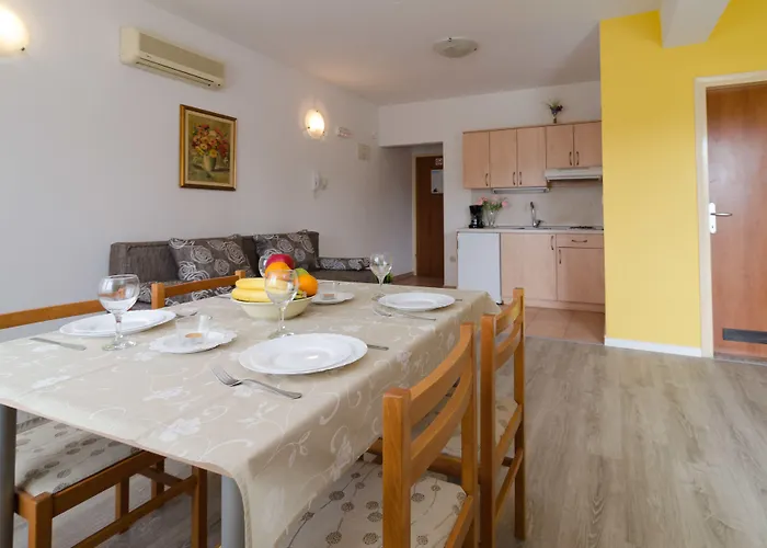 Irena Πανσιόν 3*